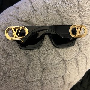 Barely used Louis Vuitton Sunglasses
